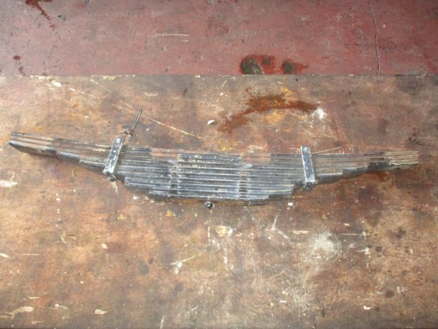 リーフスプリングAy(後左)