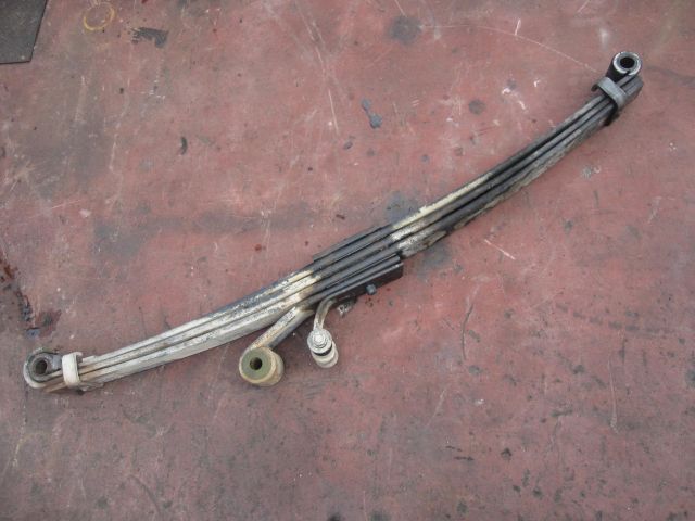 リーフスプリングAy(前左)