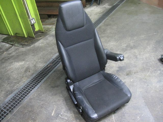 中古トラック部品詳細：ドライバーシート、ファイター(三菱