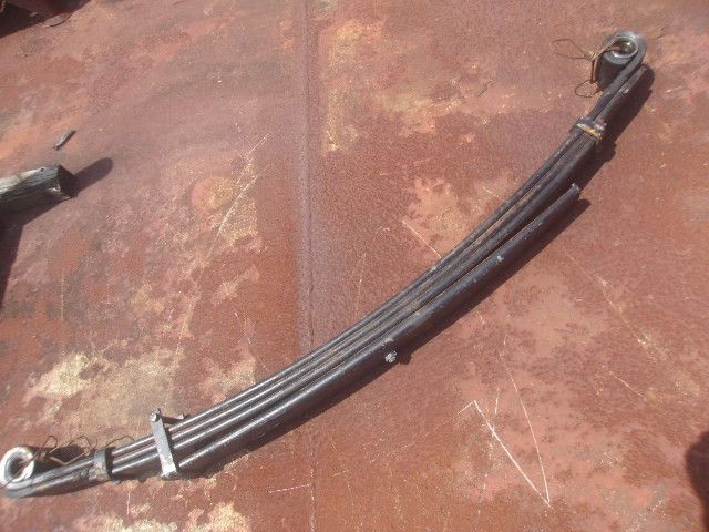 リーフスプリングAy(後右)