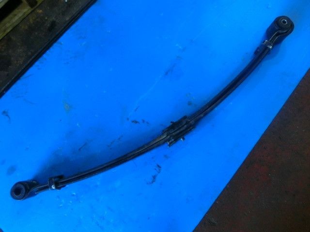 リーフスプリングAy(前左)