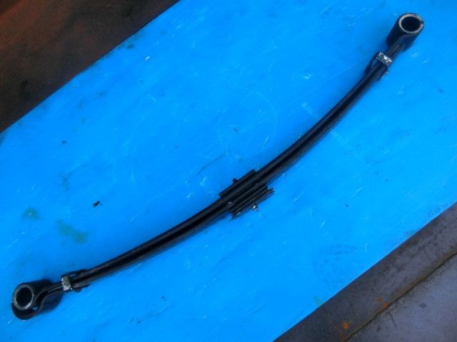 リーフスプリングAy(前左)