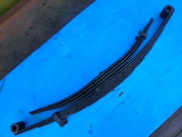 リーフスプリングAy(後右)