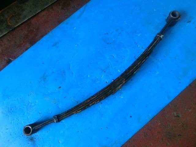 リーフスプリングAy(前右)