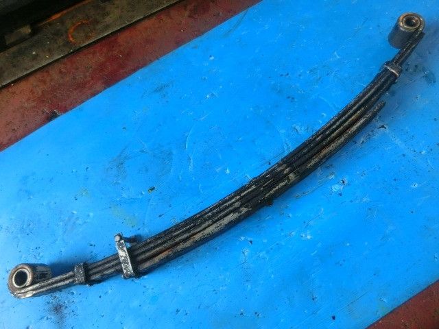 リーフスプリングAy(後左)