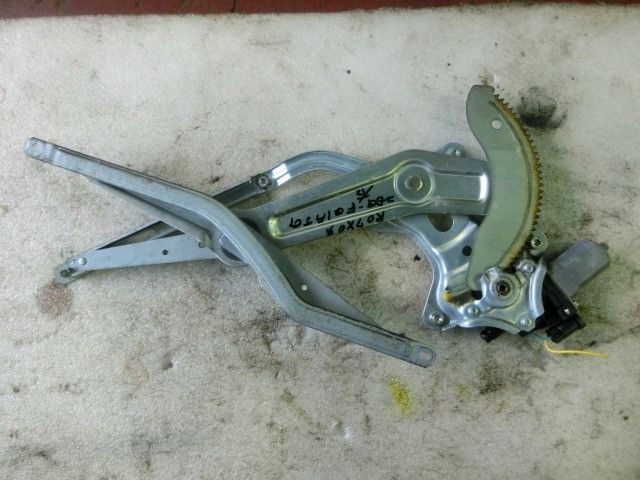 Fドアレギュレーター(右)