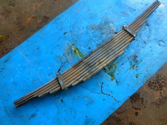 リーフスプリングAy(後右)