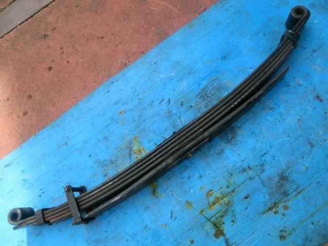 リーフスプリングAy(後右)