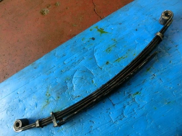 リーフスプリングAy(後右)