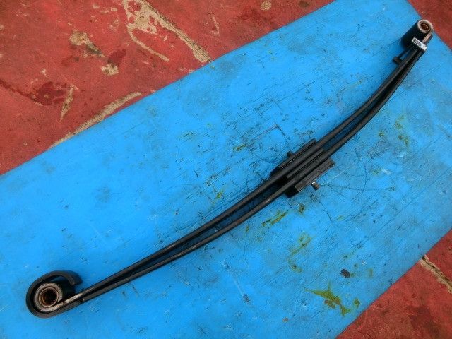 リーフスプリングAy(前右)