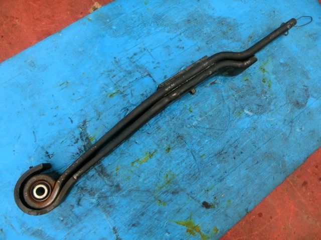 リーフスプリングAy(後右)