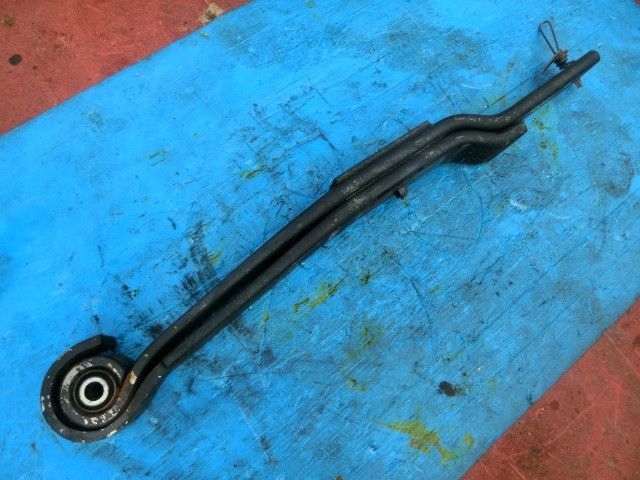 リーフスプリングAy(後右)