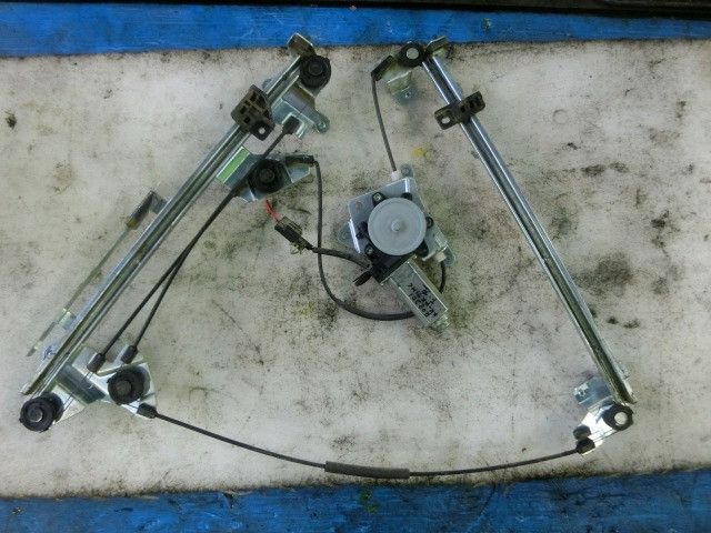 Fドアレギュレーター(左)