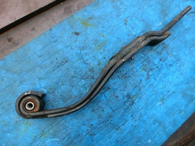 リーフスプリングAy(後右)