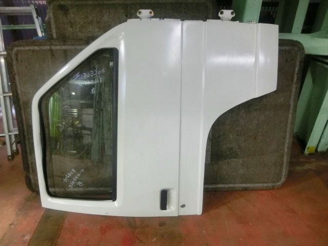 FドアAy(右)
