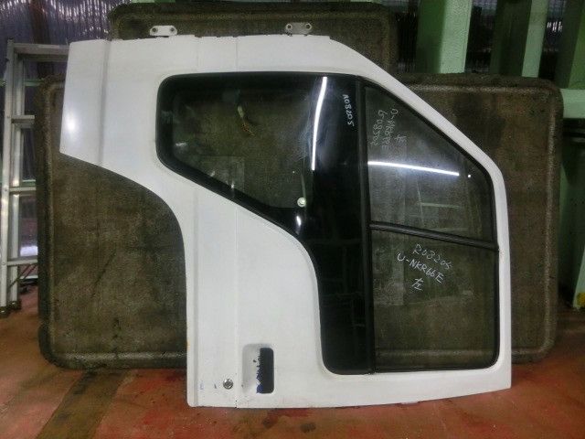 FドアAy(左)