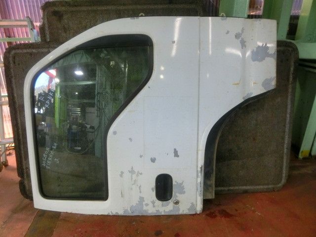 FドアAy(右)